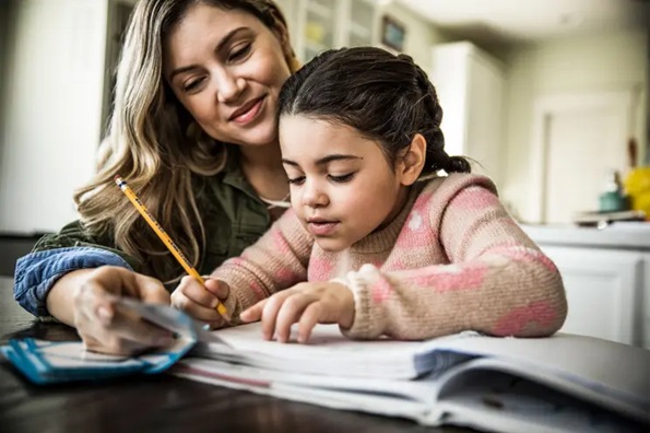 Helicopter Parenting vs Self-Learning: Which Creates Smarter, Happier Students in&nbsp;2025?