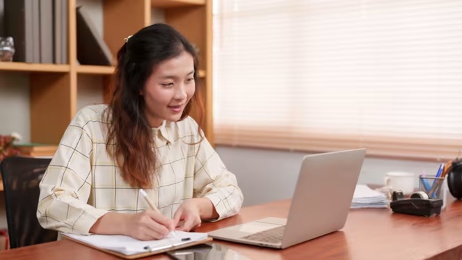 Micro-Credentials or Degrees? The Hiring Preference Shift Every Student Must Know in&nbsp;2025