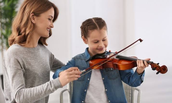 Violin Lessons Singapore for Beginners and Advanced Learners